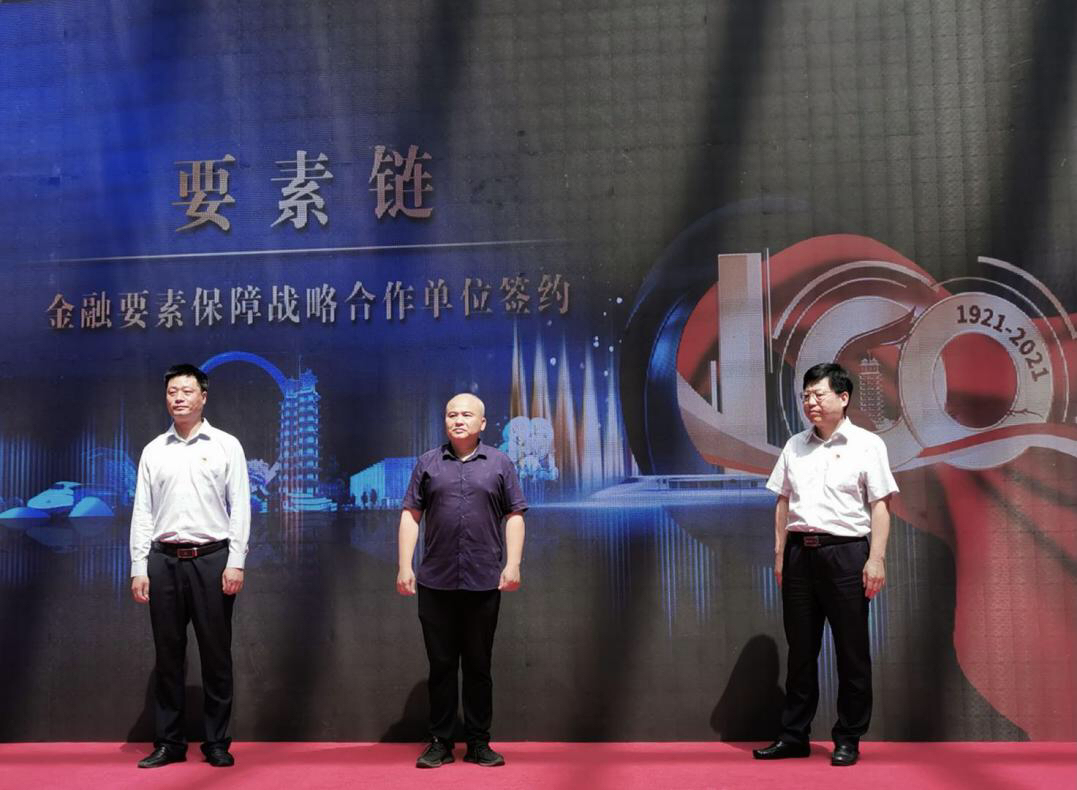 时博在活动现场致辞时表示,二七经开区落实新发展理念,突出小微产业园