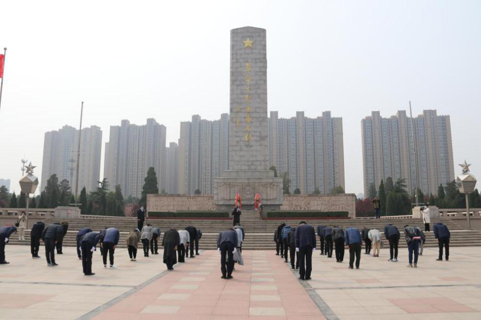 『清明节』“清明云端寄哀思”系列‖ 清明祭英烈 郑州烈士陵园举行首次代祭活动