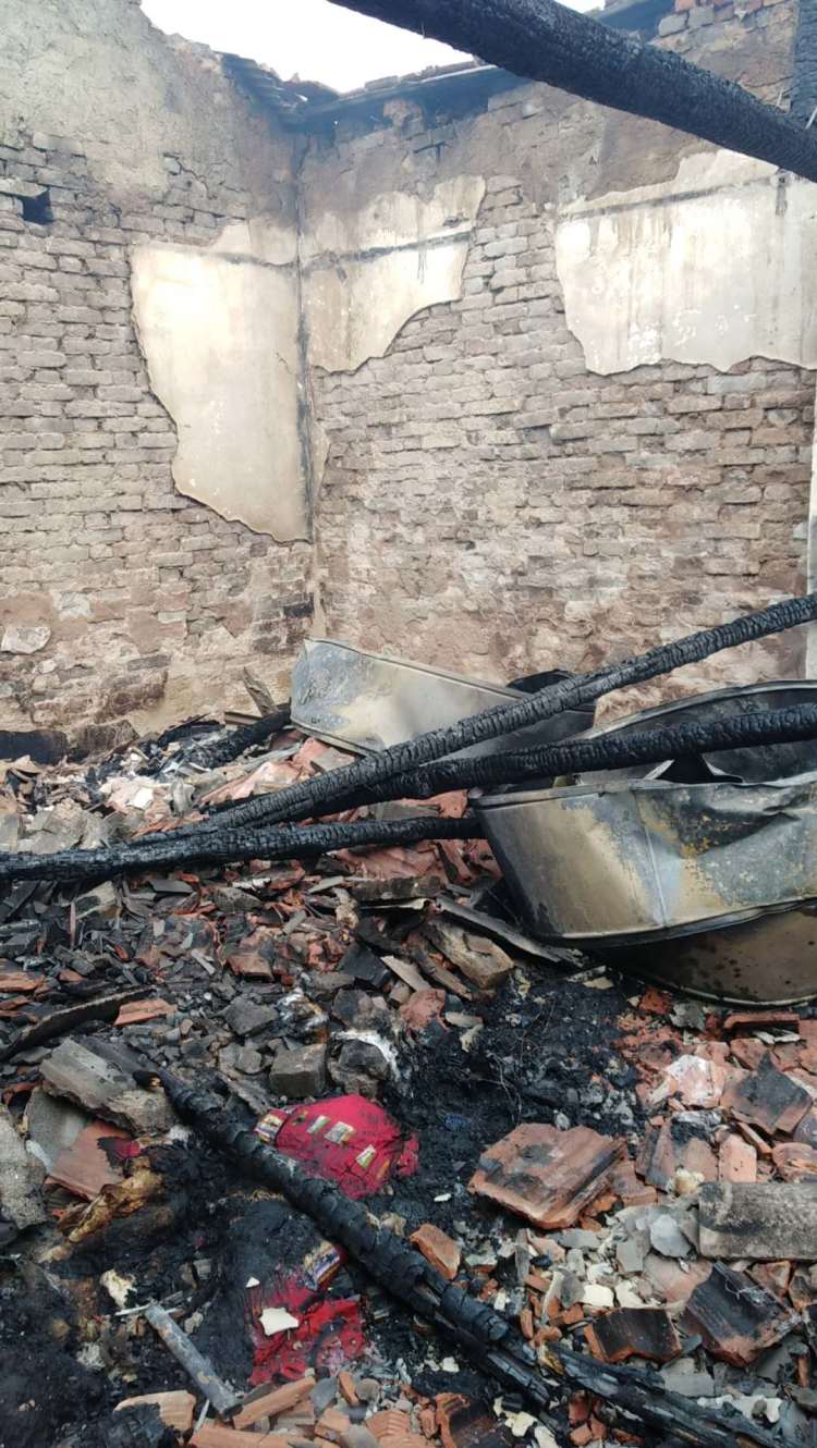 周口一贫困户家中失火却跑来了法院干警