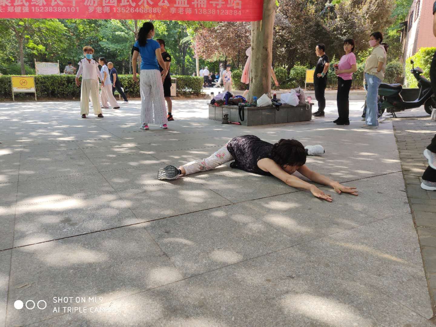 拿大顶一字马倒立拿大顶 这位六旬老人不简单