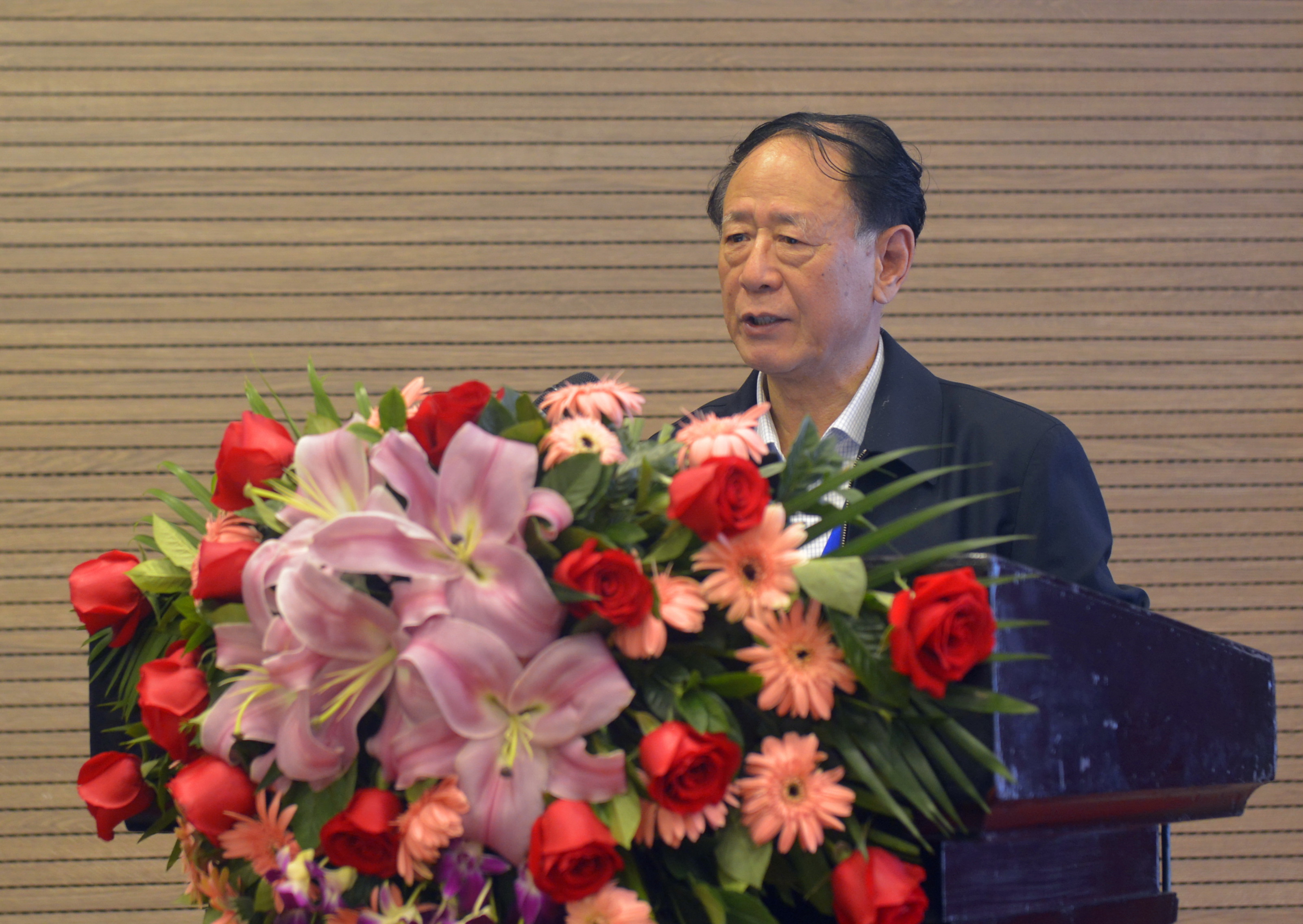 胡德平寄语河南网友研究红楼梦和曹雪芹要立德立言立功