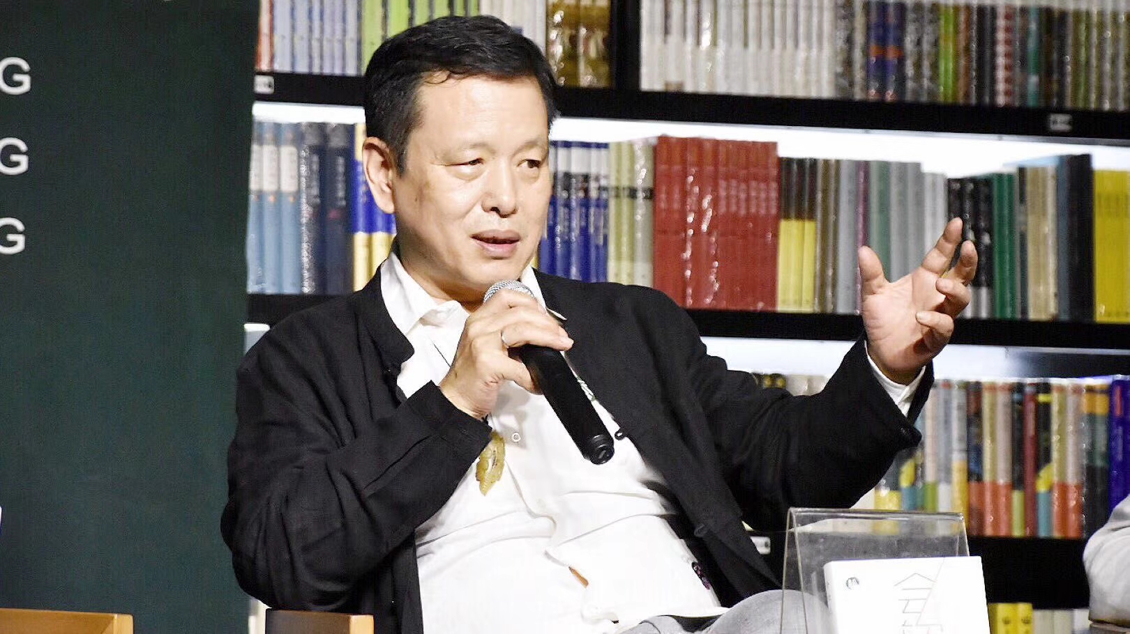 新锐作家李敬泽谈碎片化生存我们有时是顾不上看自己的