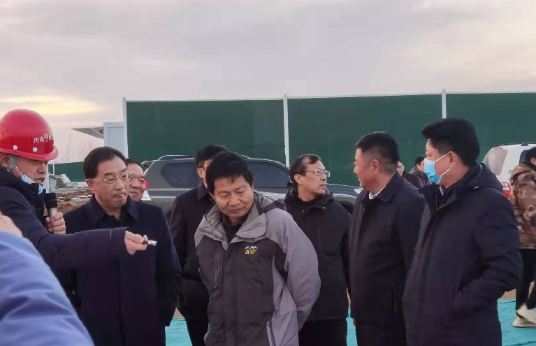 12月28日下午,国家水利部防御司督察专员王翔一行来尉氏县调研水旱