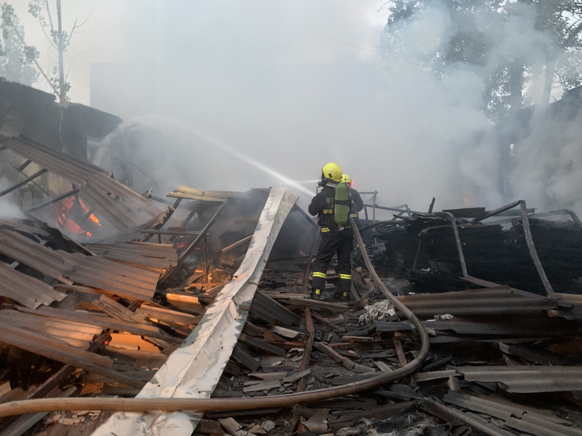 家具厂|工人疏忽遗留火种 烧掉一个家具厂