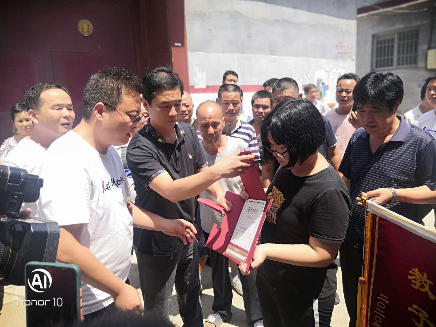 周口市|周口一女生考上北大获奖50万元 记者调查回应质疑