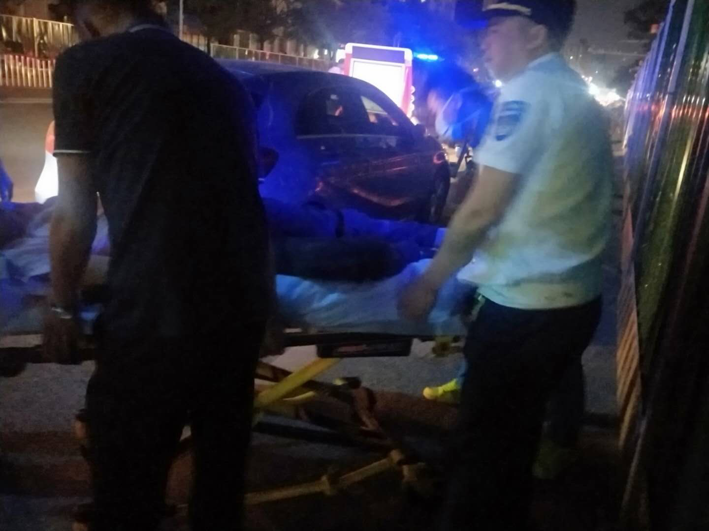 法制|朋友醉倒街头不省人事 男子吓得慌忙求助