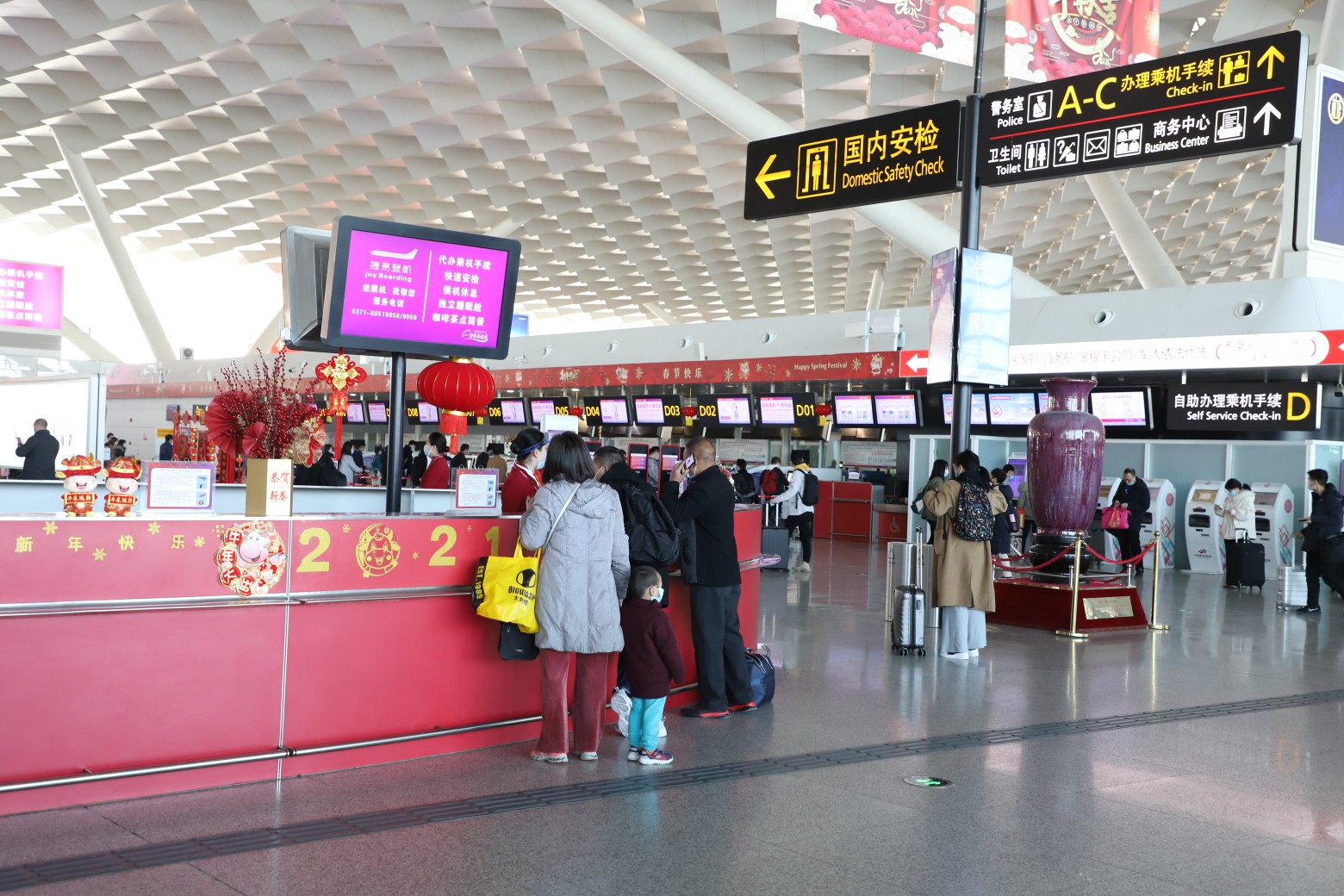 67357名复工人员从郑州乘包机返岗