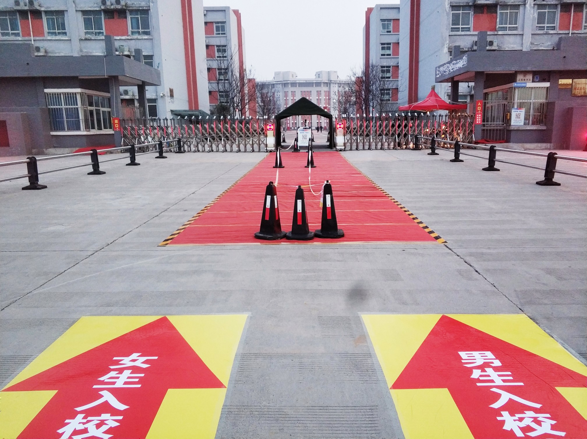 [疫情]组图 | 高三开学在即，看修武一中织就“疫情防护网”