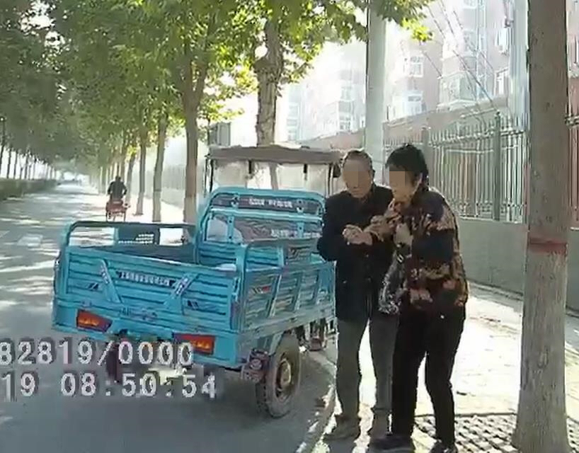 |好险！本想带老伴儿出来散心，不料途中突发心脏病