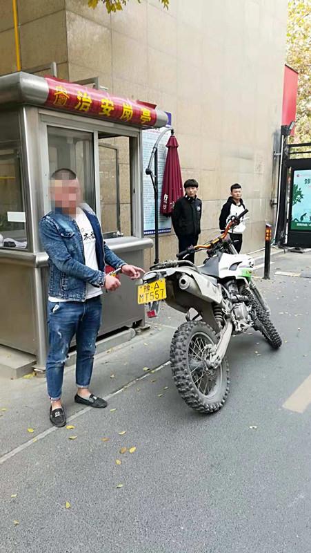 沒錢購票回家一男子在鄭州盜竊摩托車被警方抓獲