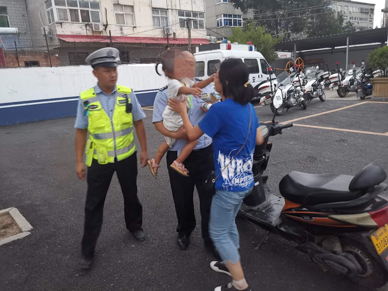 社会万象|交警偶遇走失女童，引来全城急寻孩子父母