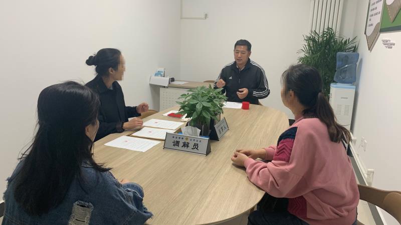 |怕重蹈离婚覆辙非法同居 闹掰后因“糊涂账”分歧求助调解