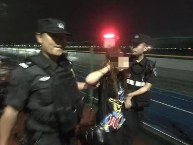奇闻轶事河南的哥“爱管闲事”救人一命 网友盛赞：有情有义河南人!