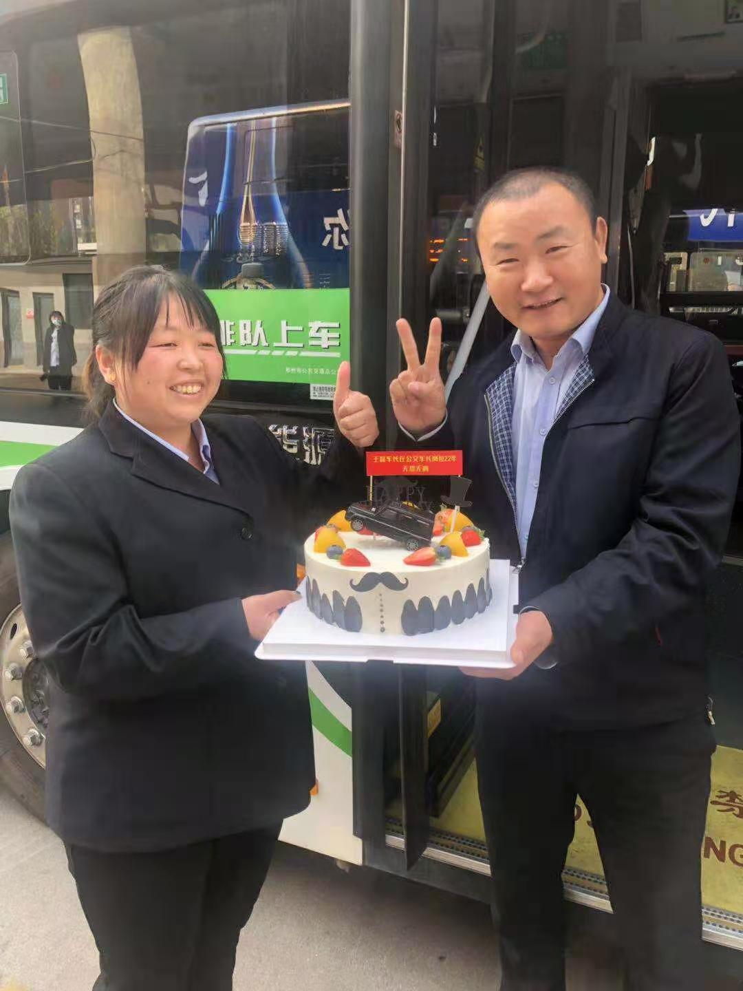 |风风雨雨二十载 今天他为何眼眶湿润？