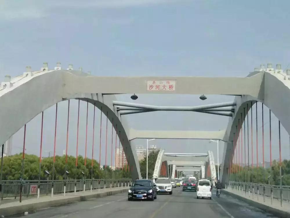已拆除户外违法广告174处漯河彩虹桥桥名10余年后再现身