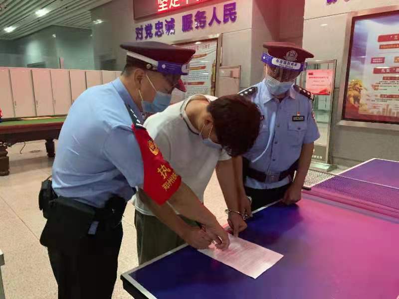 男子利用P图软件伪造核酸检测报告 被拘留10日罚款500元