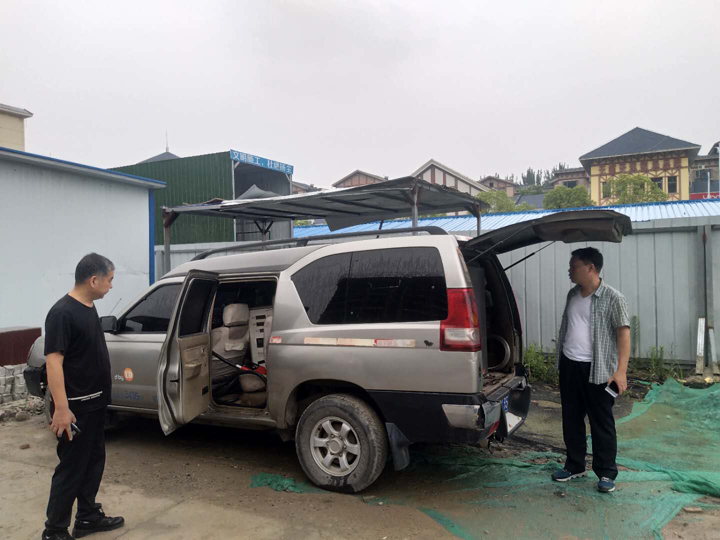 加油车|民警三天查扣三辆非法改装加油车