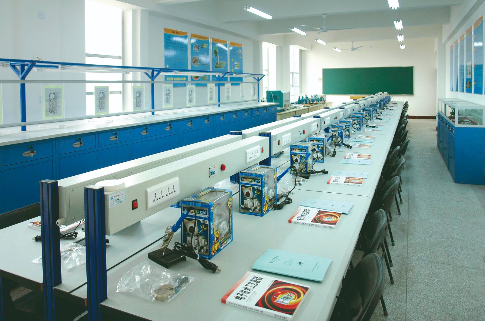 电子产品组装实验室