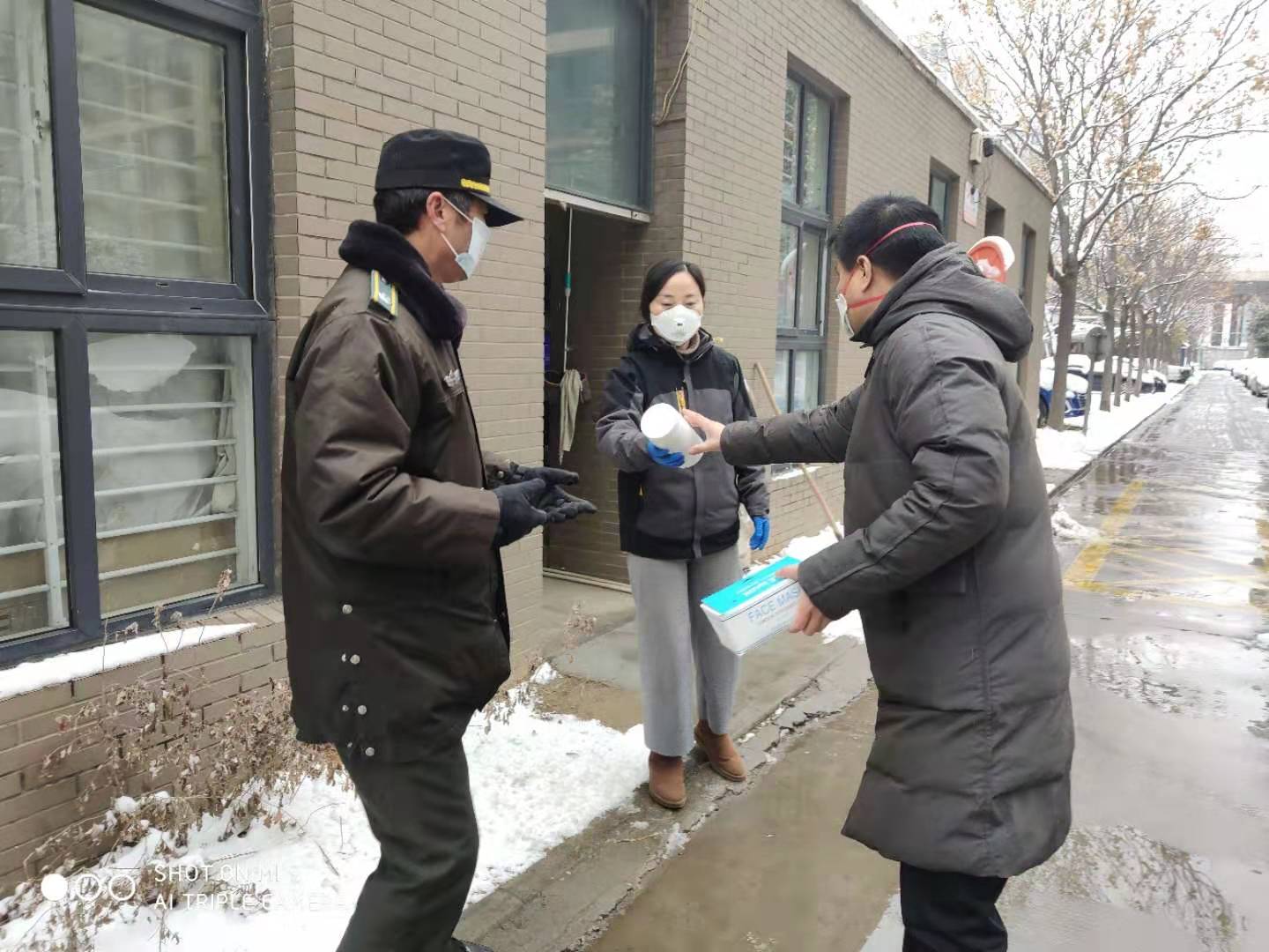 感动热心市民频繁送口罩做好事不愿留下姓名