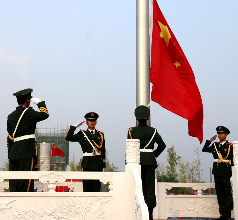 献礼新中国70华诞鹿邑县举行迎国庆升国旗唱国歌活动