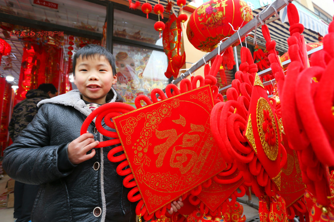 喜庆吉祥中国年 周口春联门画市场年味浓