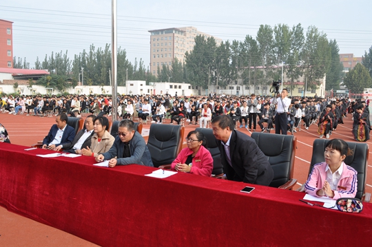 中牟县第一职业高中举办歌唱比赛向祖国献礼