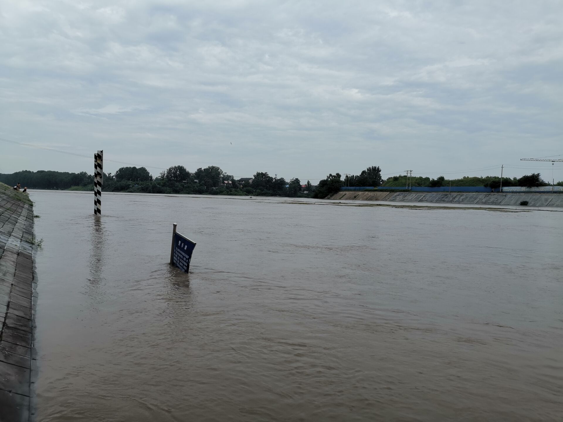 因周口是上游沙河,颍河,贾鲁河三川交汇之地,所以周口在泄洪过程中的