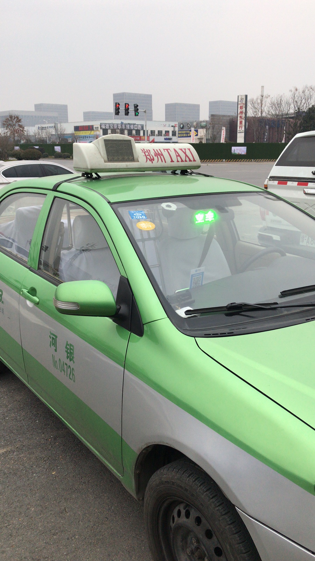 私家车高仿出租车上路被查了