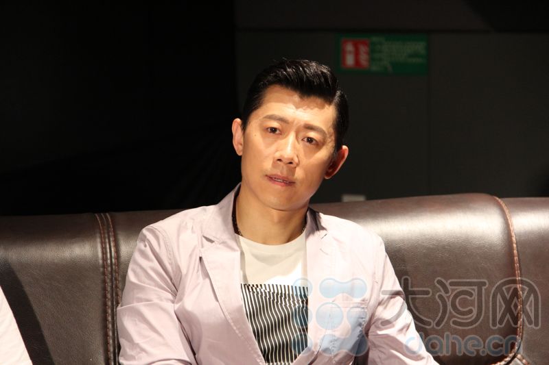 导演伍仕贤携夏雨洛阳宣传《反转人生》 教观众如何“一夜暴富”