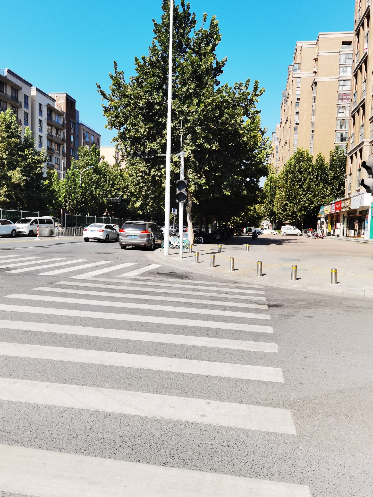 郑州惠济区一居民区周边多个路口红绿灯失明