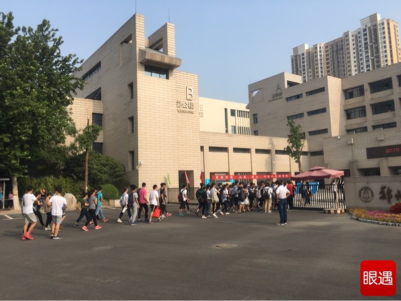 【直击中招】2017年郑州市区5.44万初三考生走进中招考场