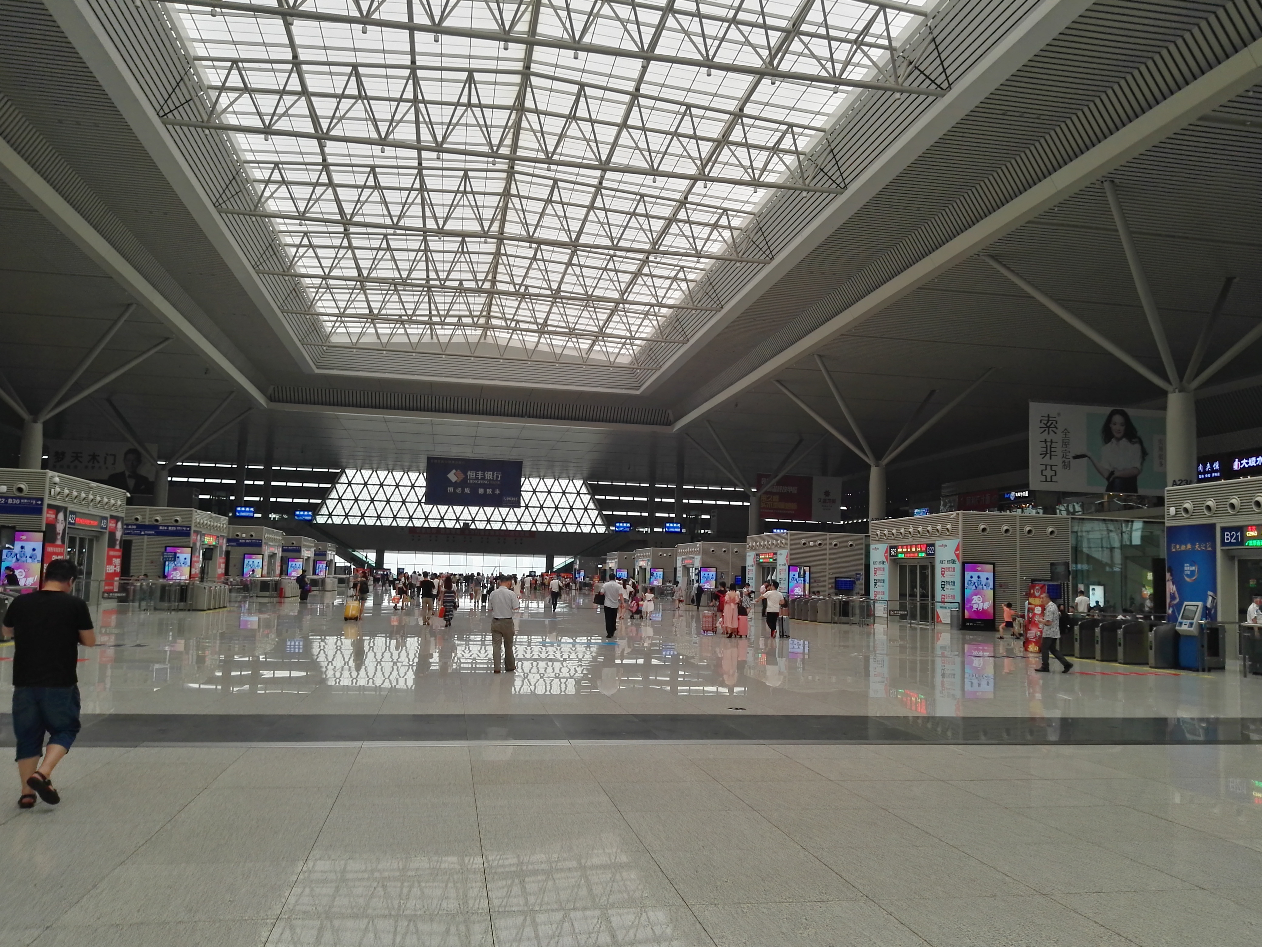 快讯!受台风天鸽影响 郑州东站部分高铁停运