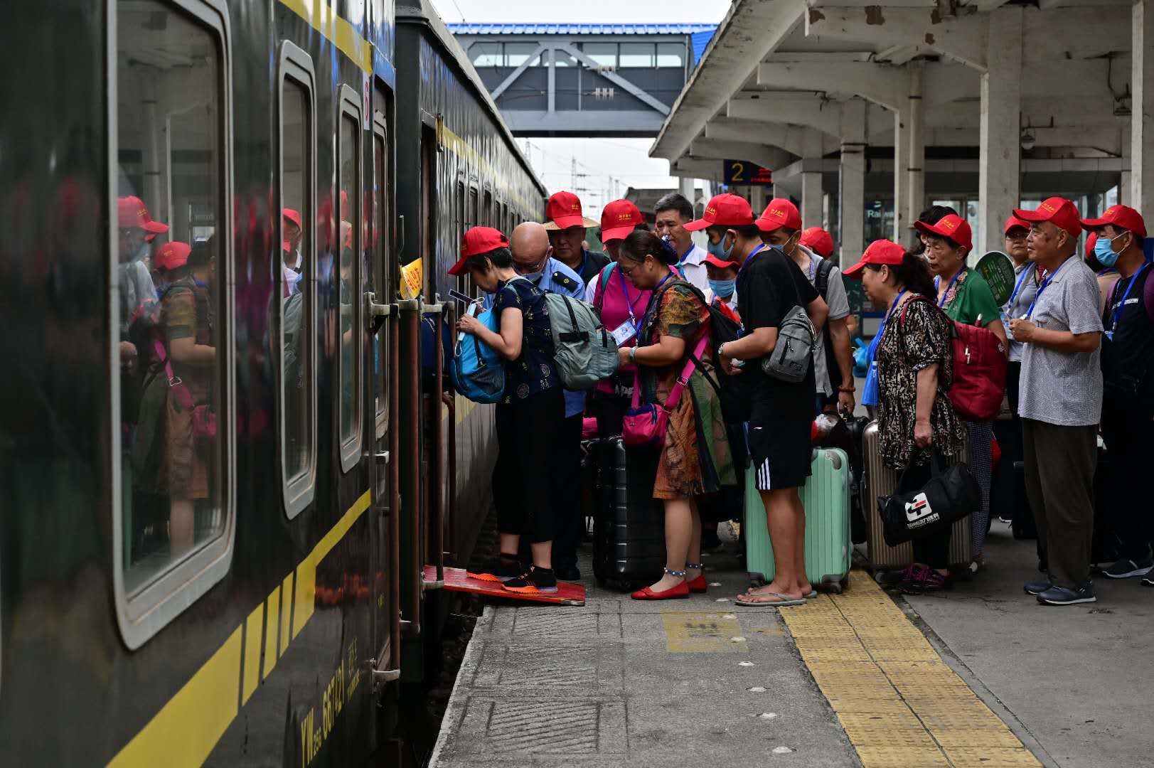 中原|今年中原首趟跨省旅游专列出发