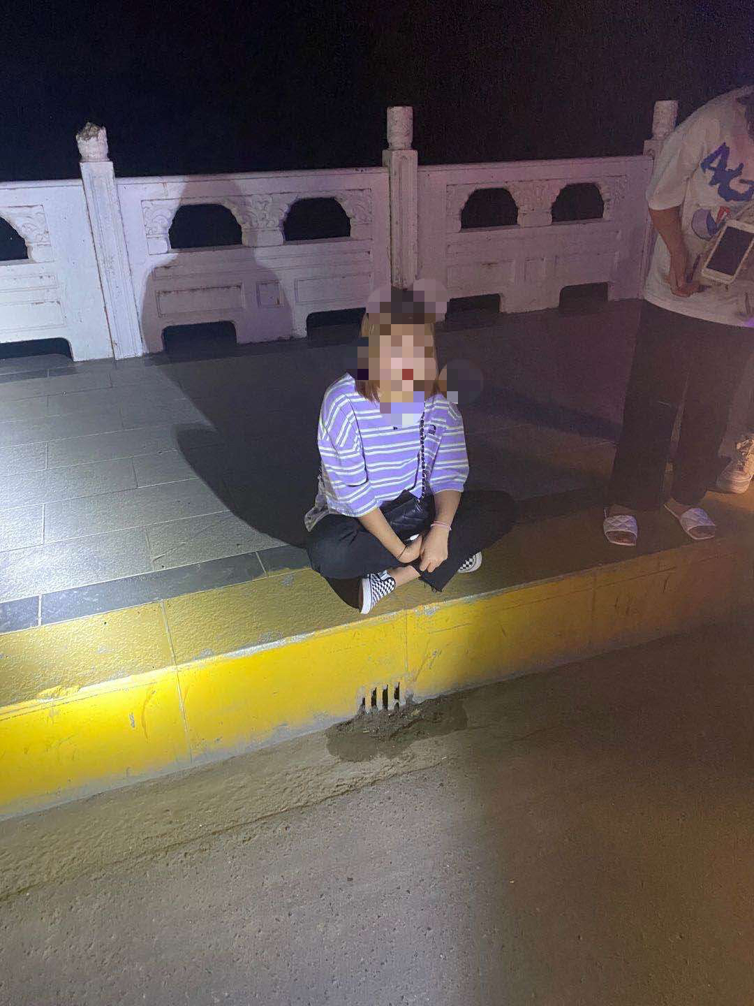 李娜|点赞！中牟警方仅用7分钟挽救轻生少女