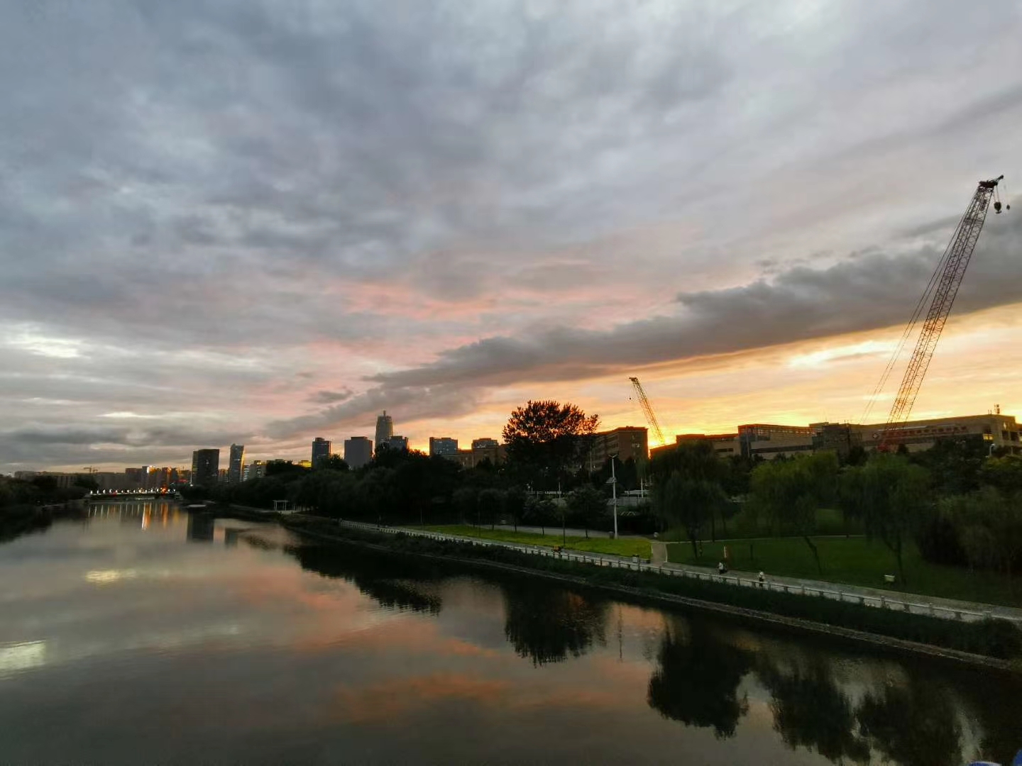 火烧云|火烧云再现郑州你看到了吗？ 阵雨、雷阵雨这两天依然“在线”