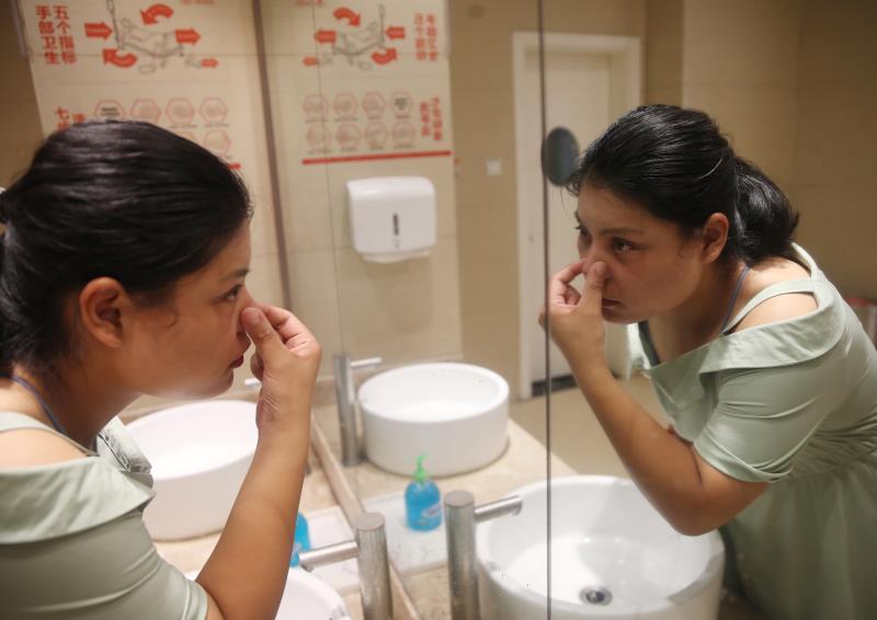 医疗|女子鼻部整形术后鼻孔一大一小？美容医院：鼻孔轻度不对称属正常反应