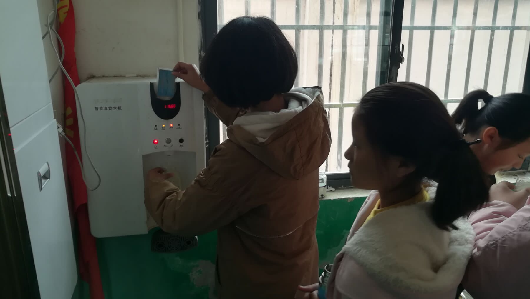 周口鹿邑一学校以收“喝水钱”为名涉嫌乱收费