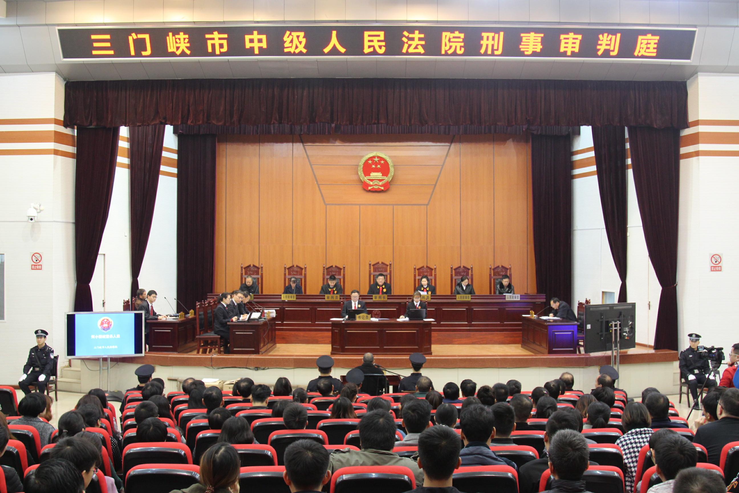 庭公开开庭审理被告人何小群涉嫌故意杀人一案,并当庭依法作出判决:以