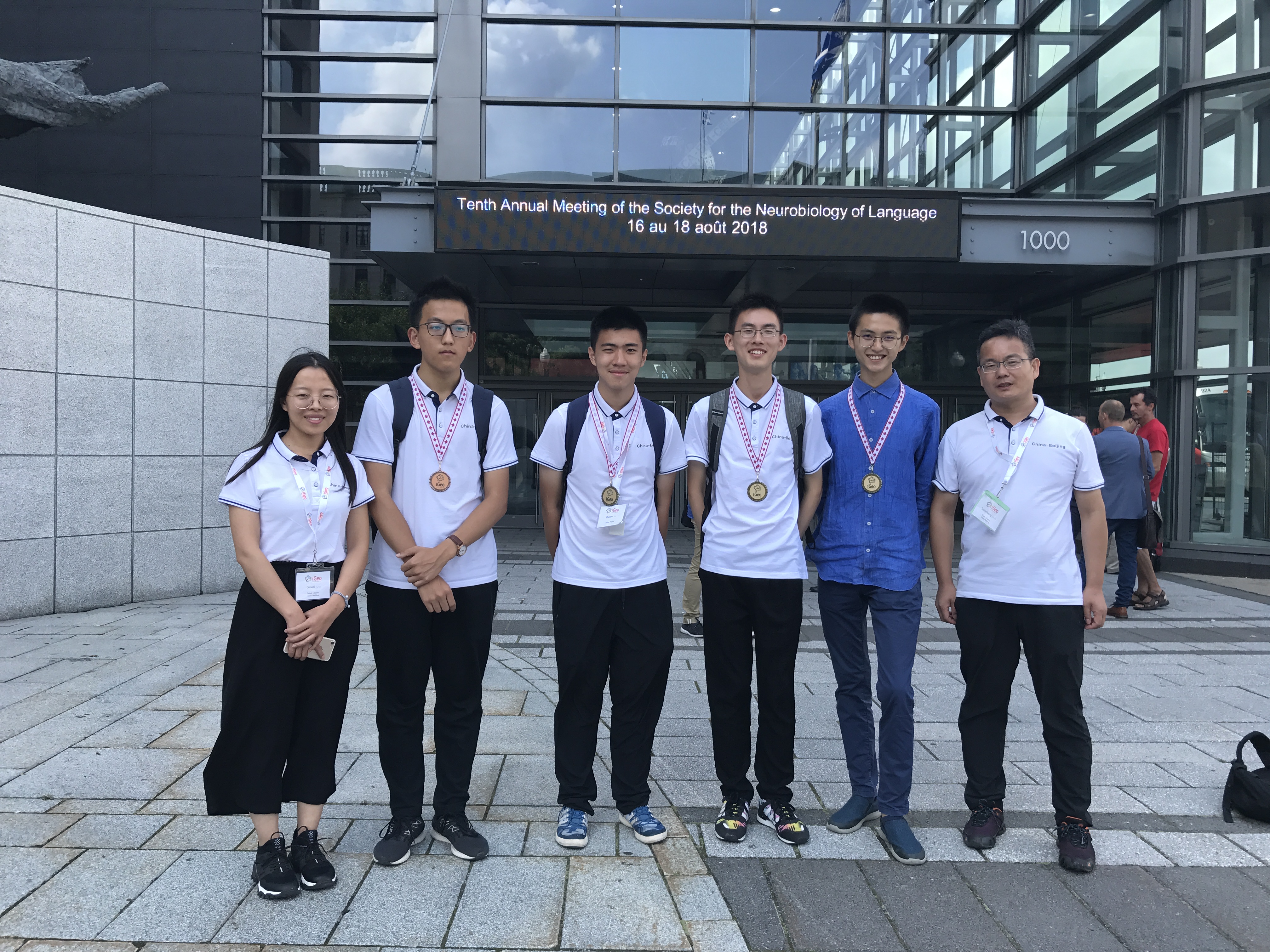 中国代表队（右二为张翰林）