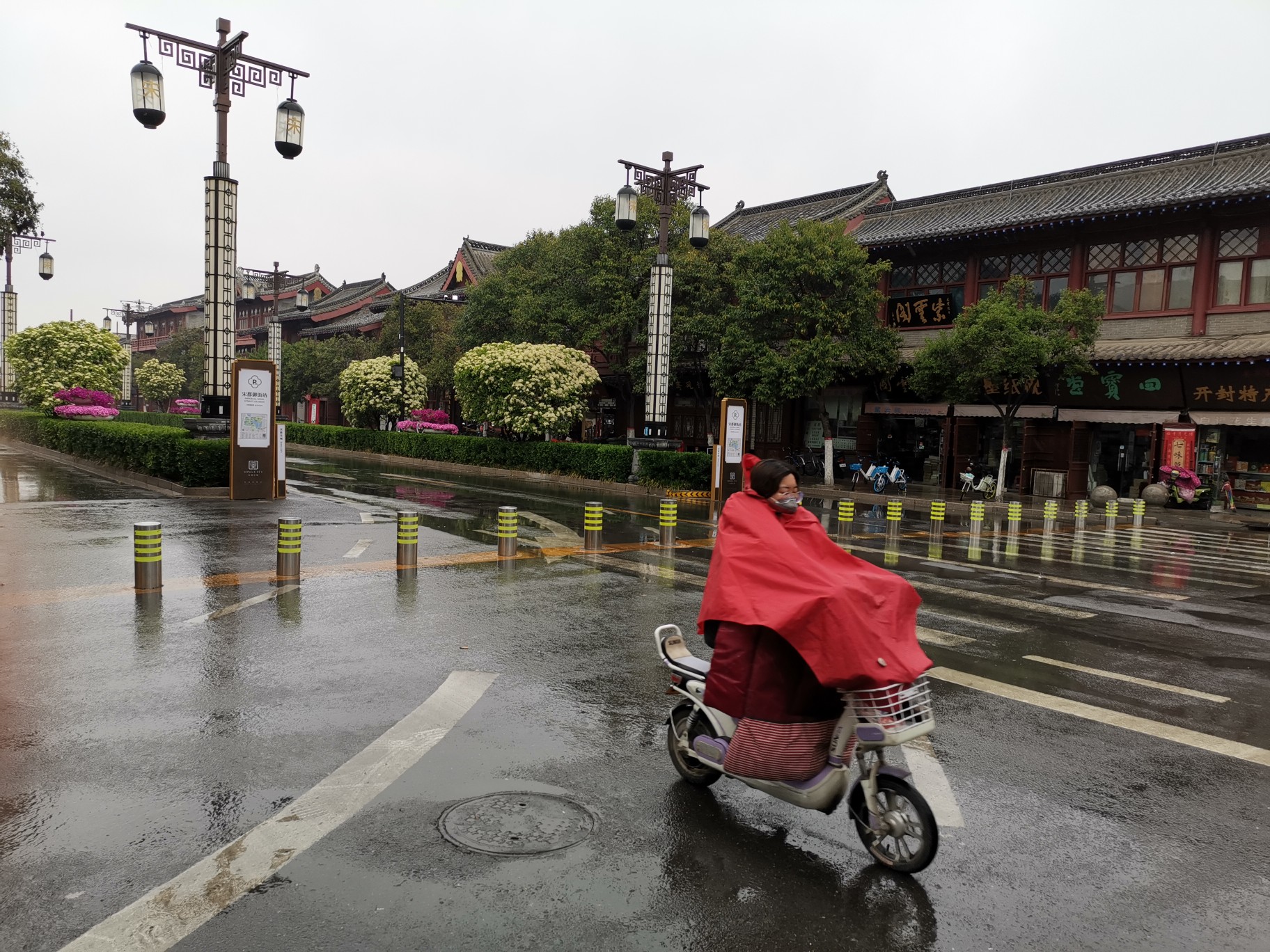 急救■关键时刻，120竟无法开入！开封宋都皇城度假区的“隔离桩”险些变成“夺命桩”