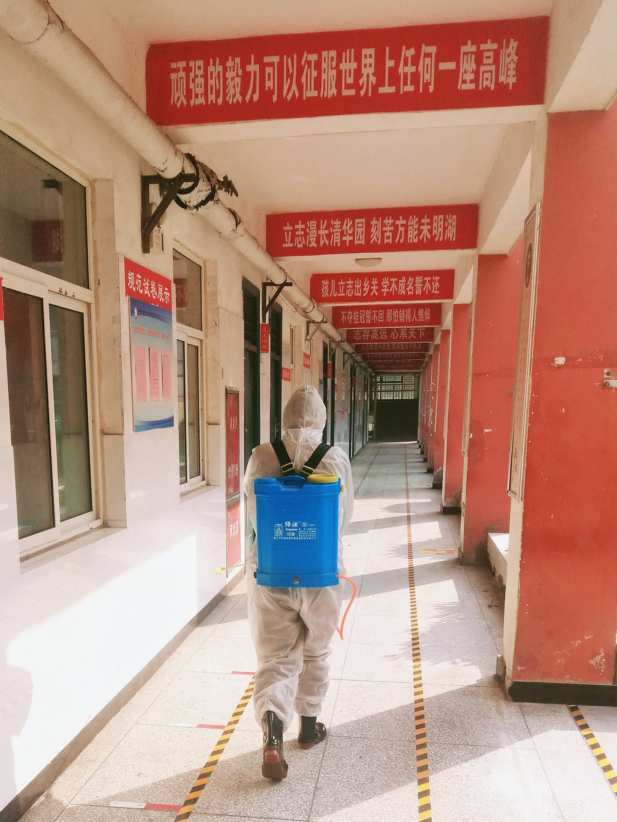 [疫情]组图 | 高三开学在即，看修武一中织就“疫情防护网”