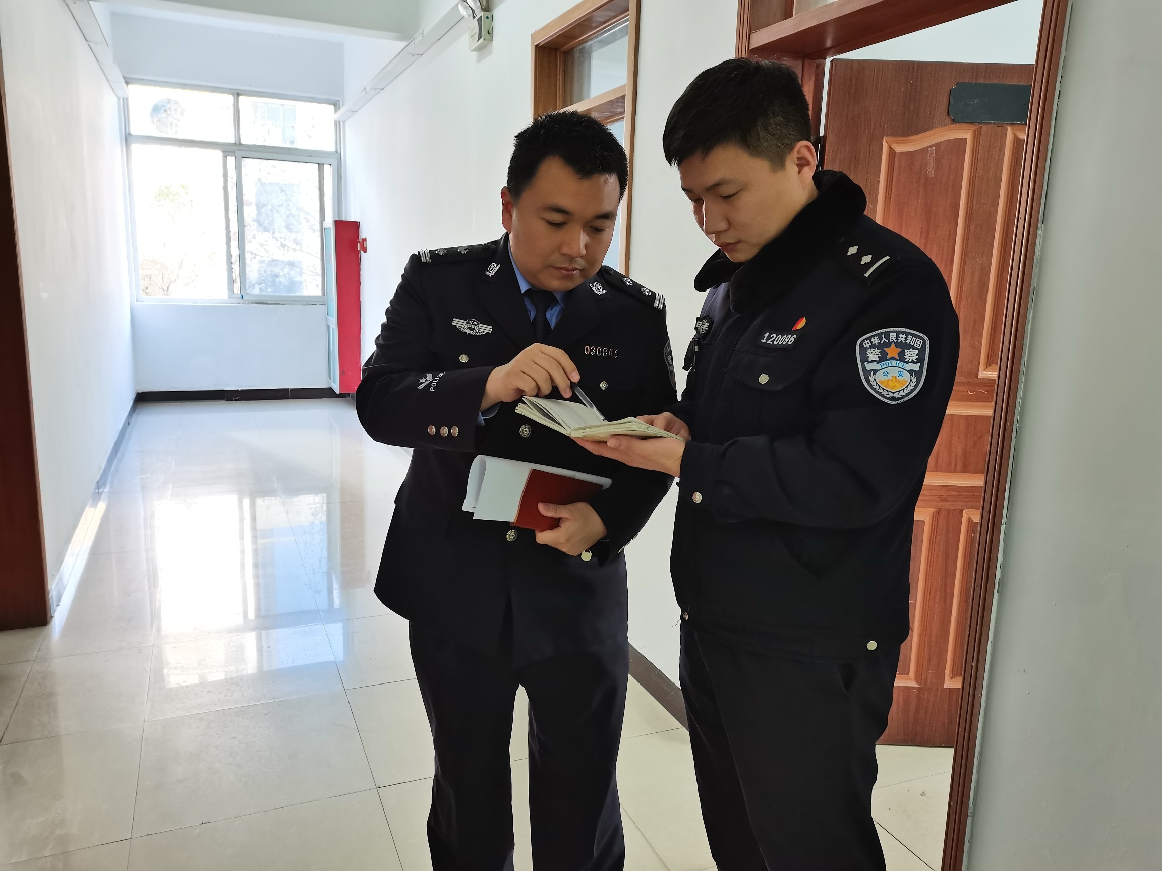 李庆伟:刑侦领头雁 侦查排头兵