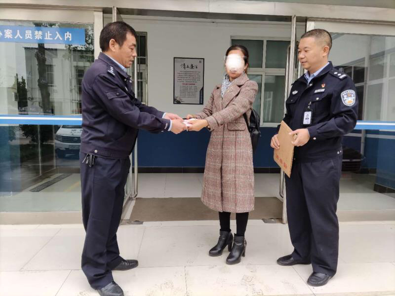 |点赞！中牟公安帮助群众追回被骗近十年的血汗钱获赠锦旗