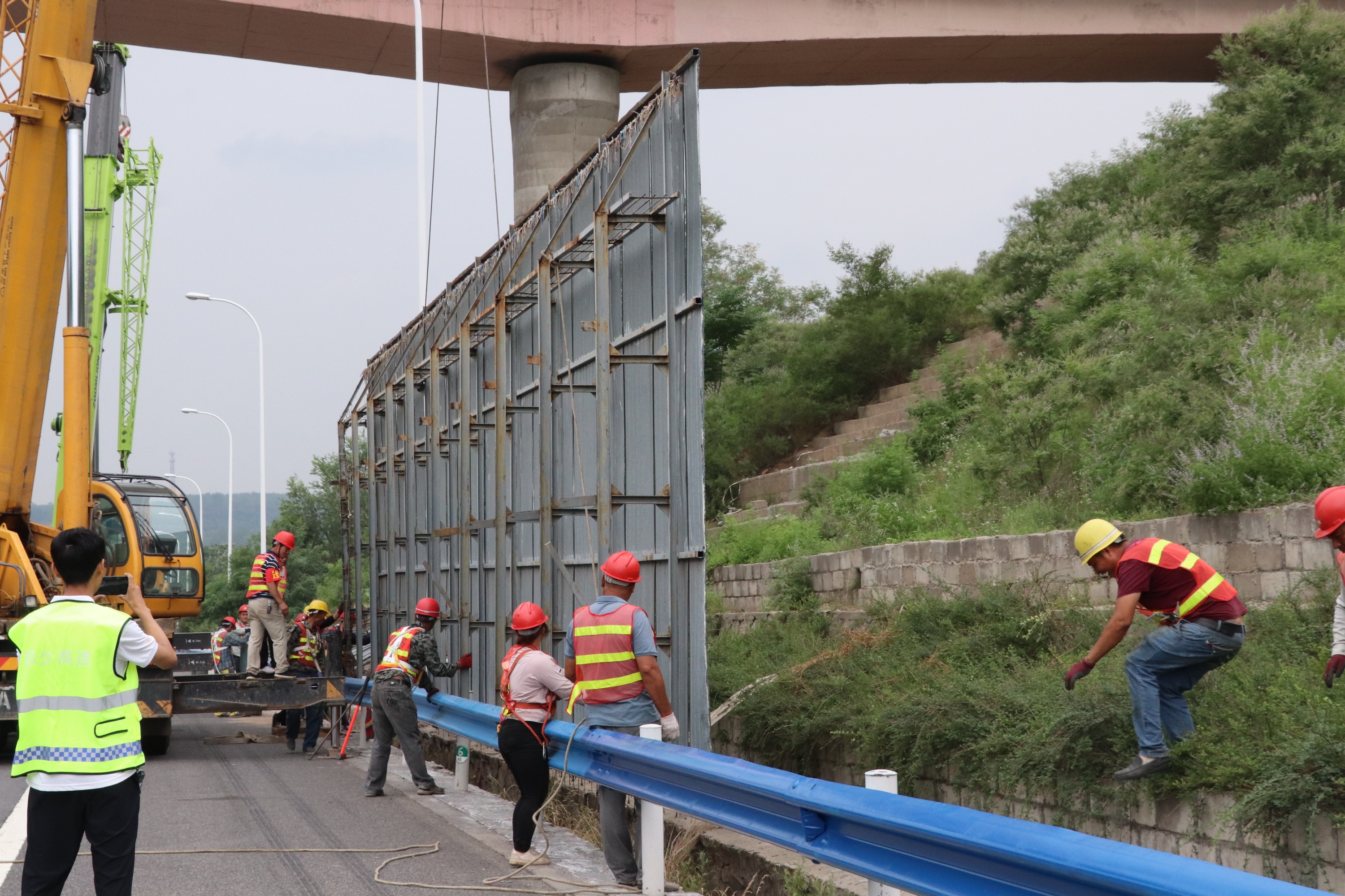 提升"颜值"!郑少高速7月20日前拆除30处广告牌-大河新闻