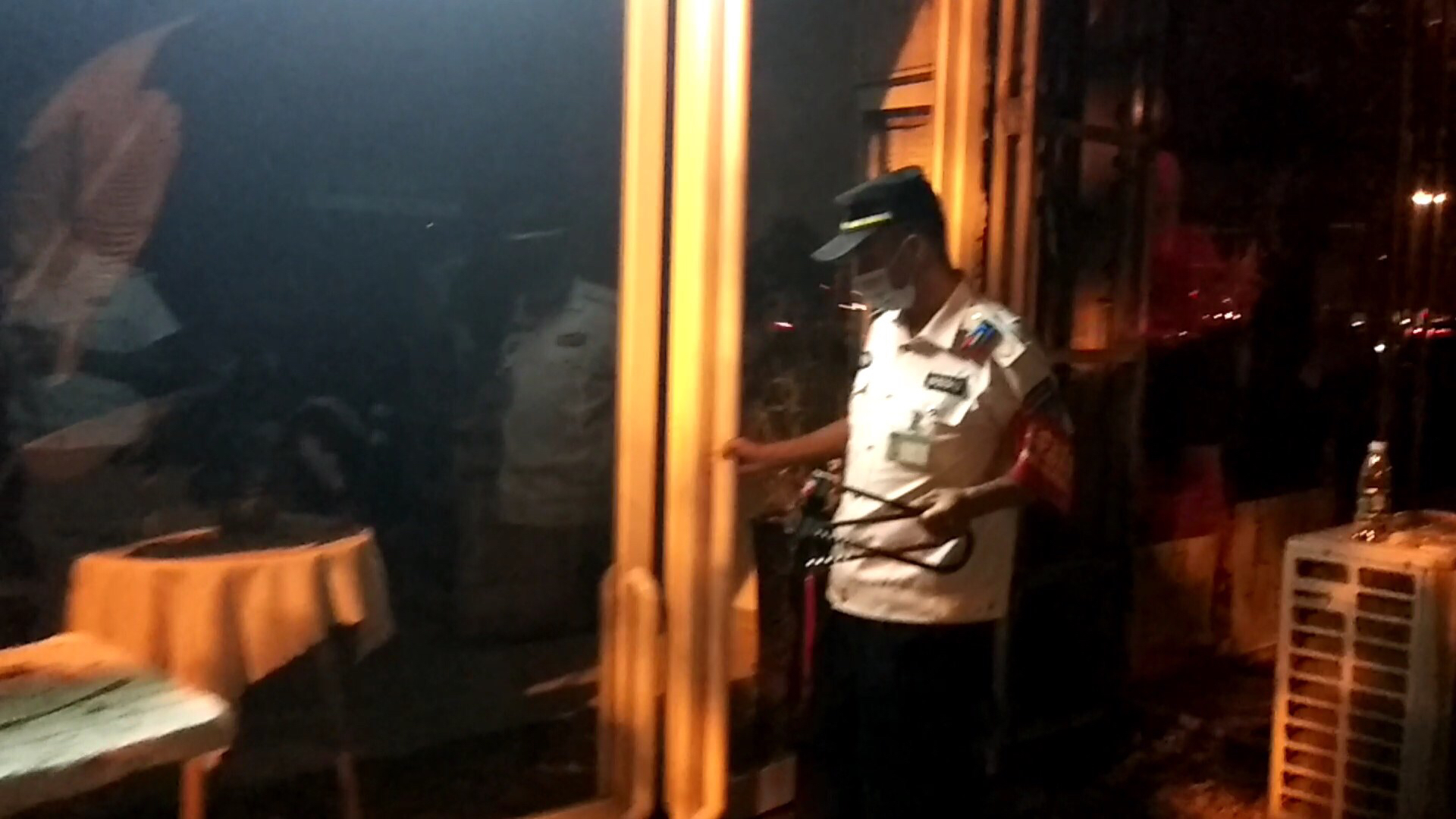 奢侈品|奢侈品回收店夜间不锁门，咋回事?