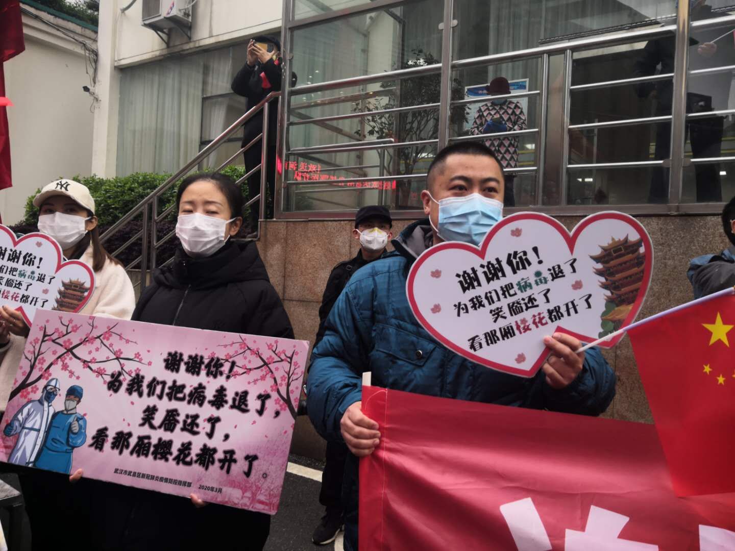 [医疗]河南第11批支援湖北医疗队今日凯旋！武汉人民夹道欢送