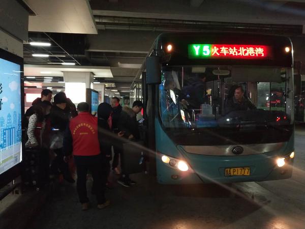 雨雪又来了!郑州公交增加运力投放 10人便可定