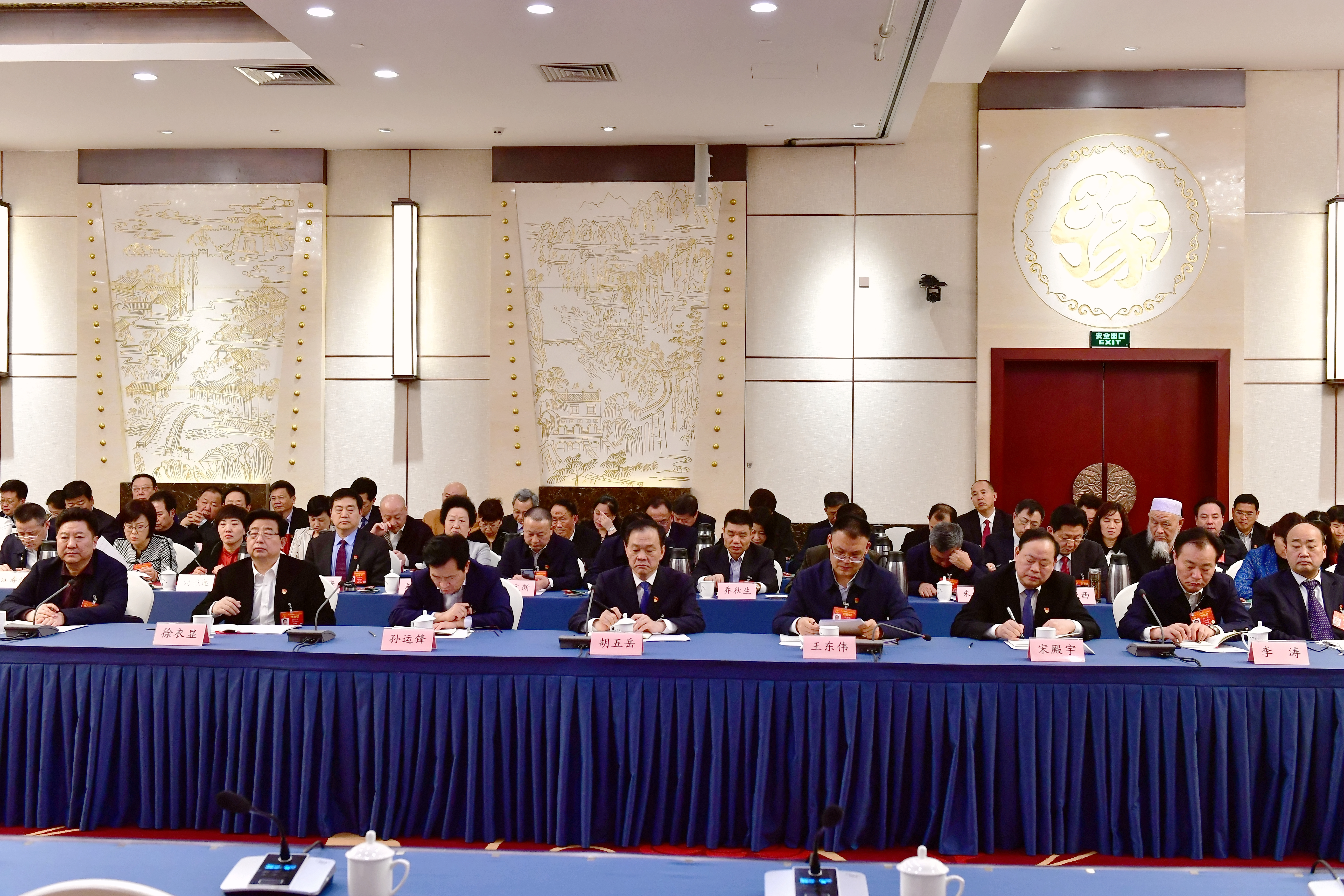 河南代表团:提高政治站位 提交高质量议案建议