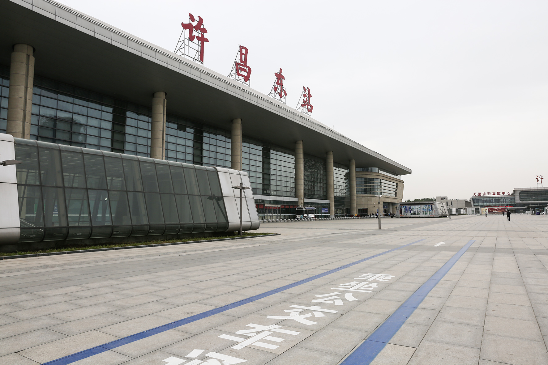 劫站?许昌东站黑车泛滥引关注!一周查扣8台违法车辆