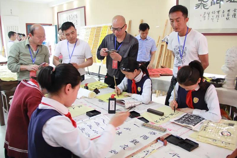 中原区人口学校_...百人观摩团走进中原区闫垌小学